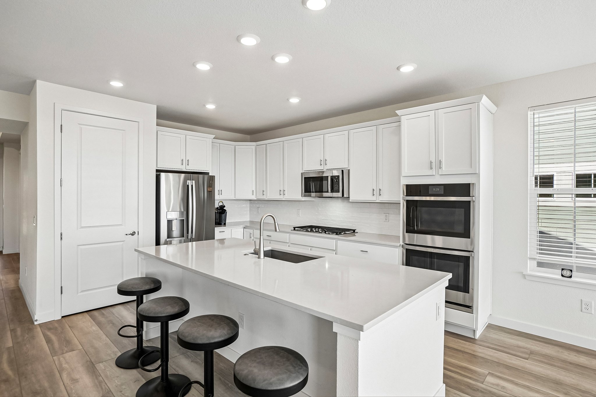 S Riviera Ct-S0610-017.jpg