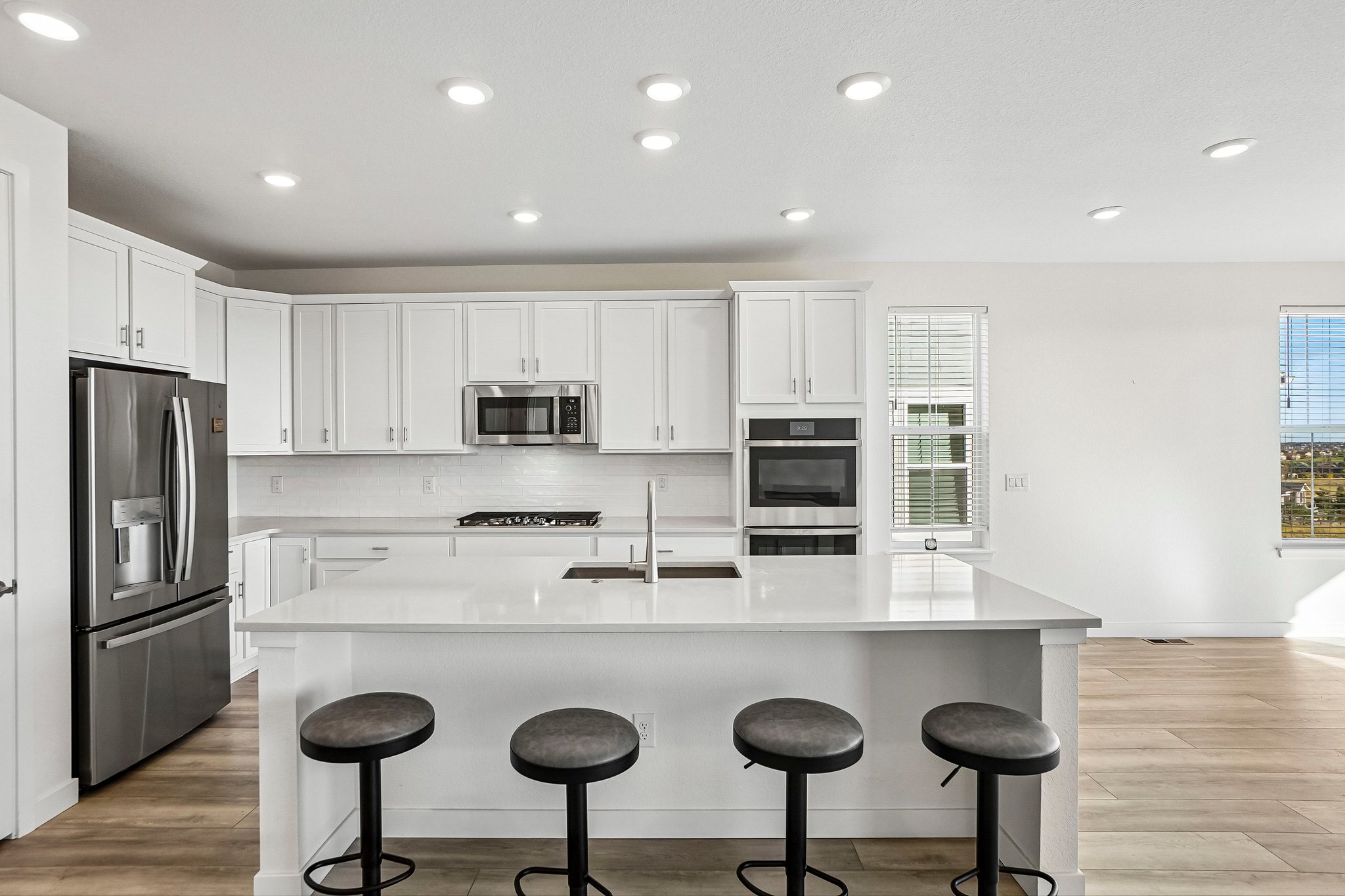 S Riviera Ct-S0610-018.jpg