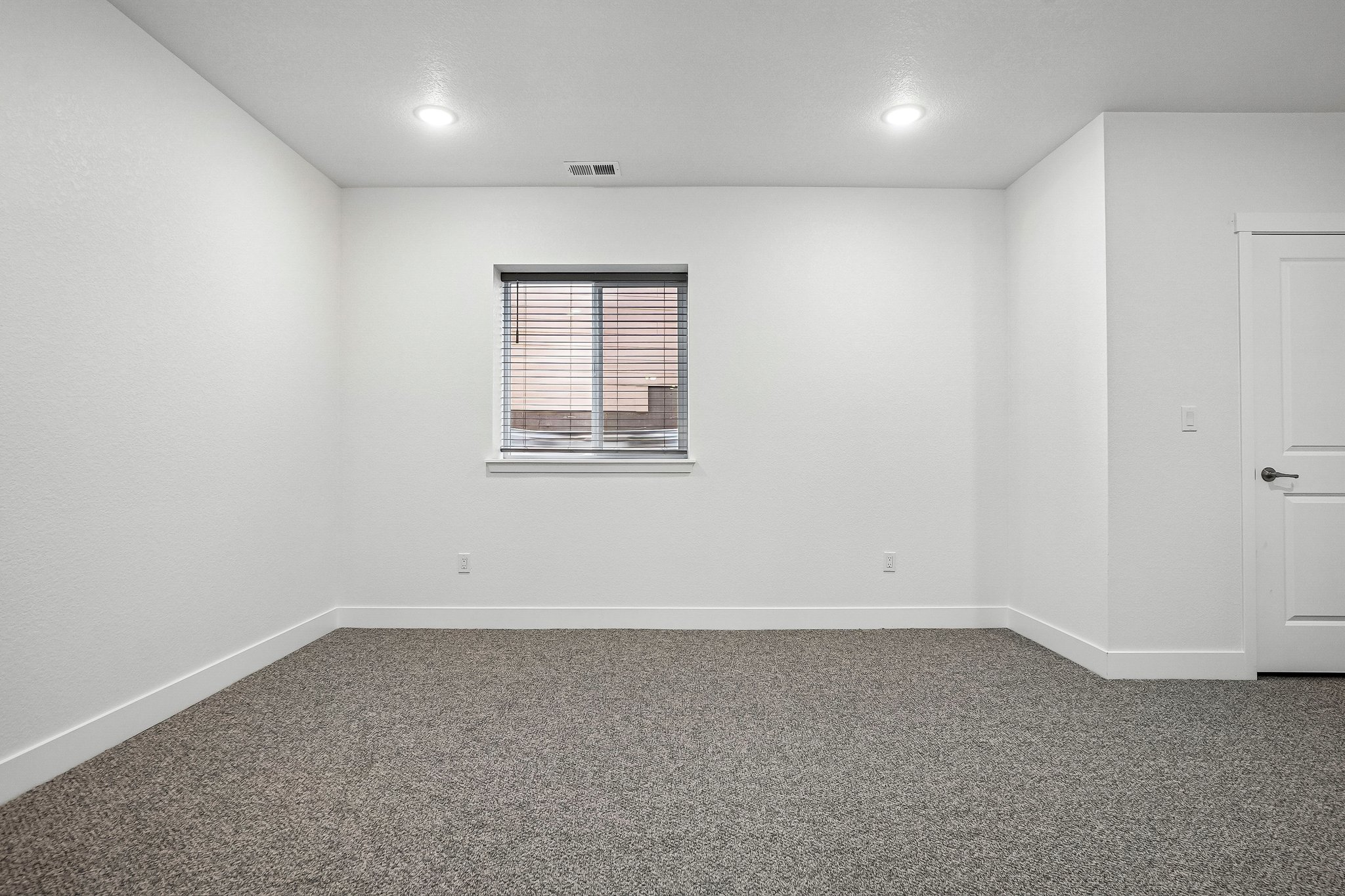 S Riviera Ct-S0610-030.jpg