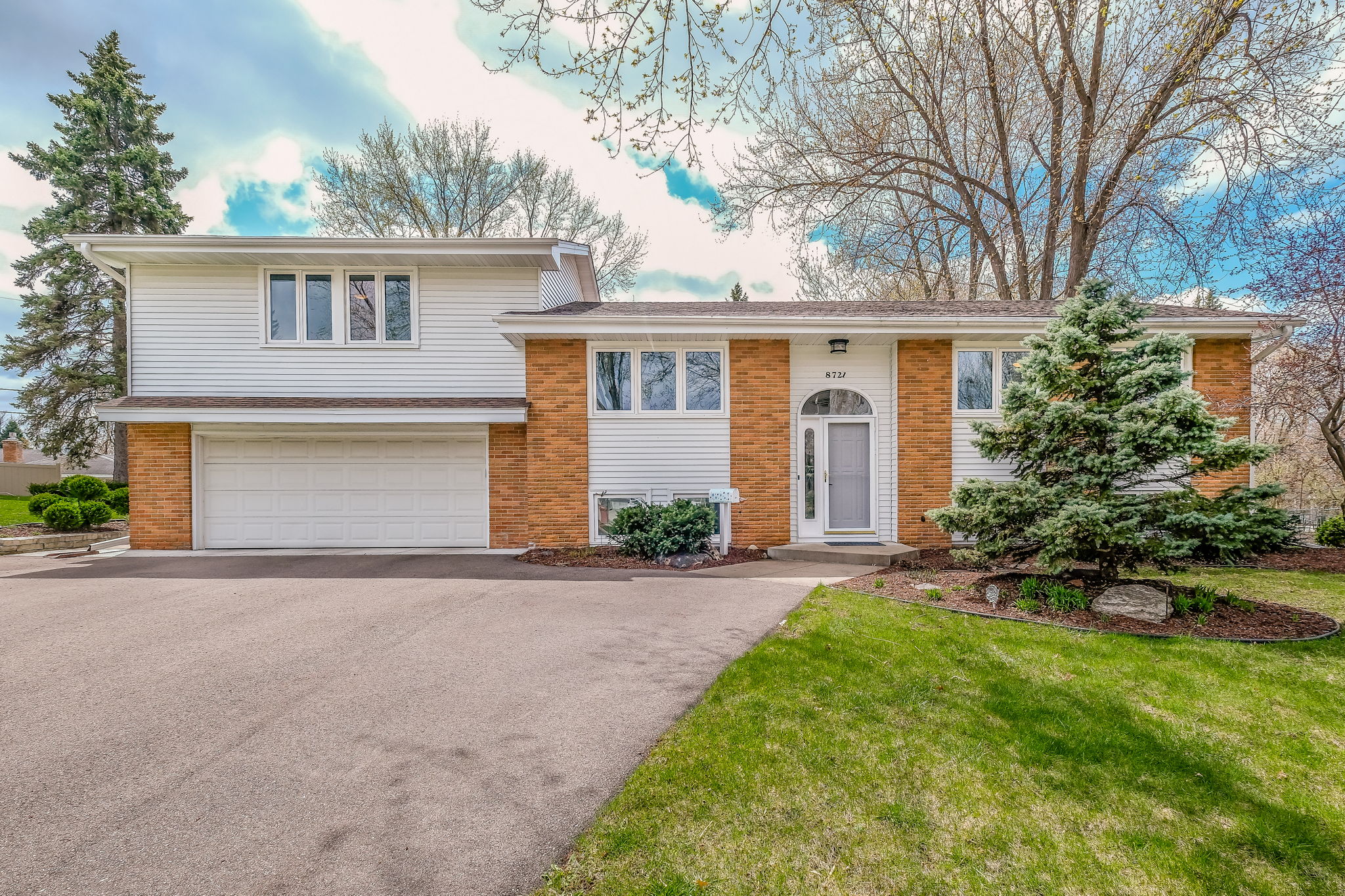  8721 Beard Rd, Bloomington, MN 55431, US