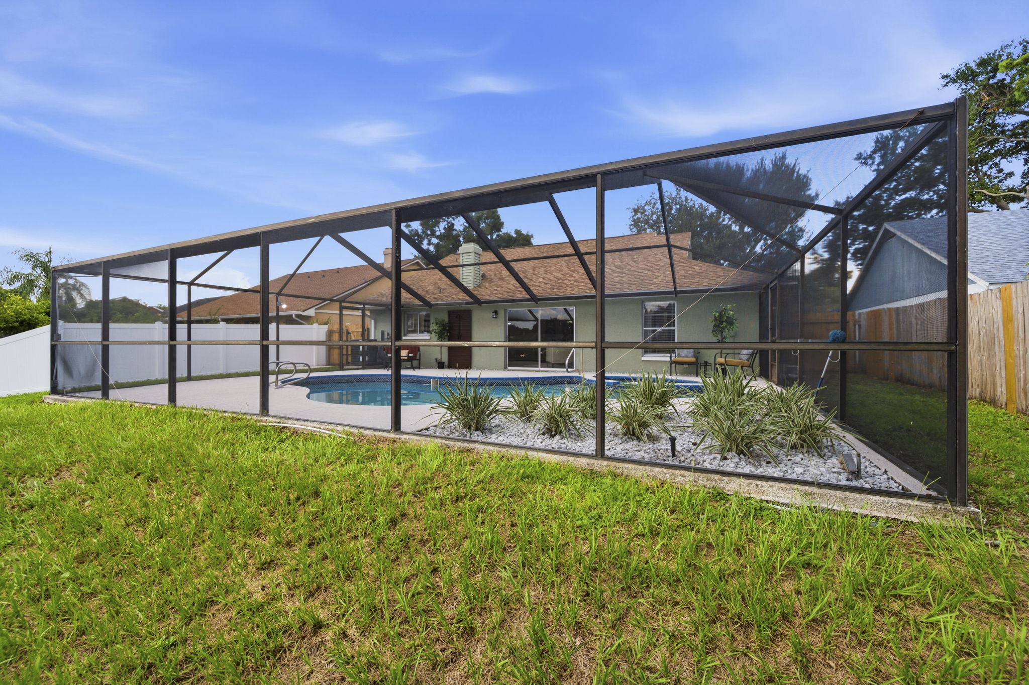 Rear Exteriors (6)