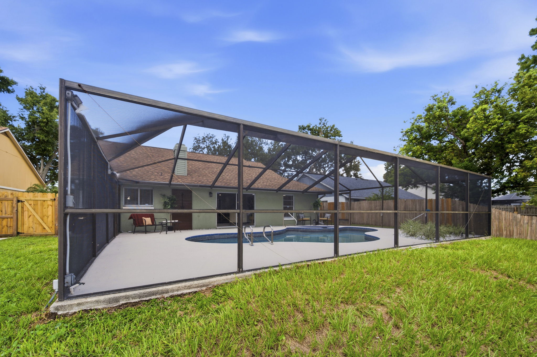 Rear Exteriors (10)