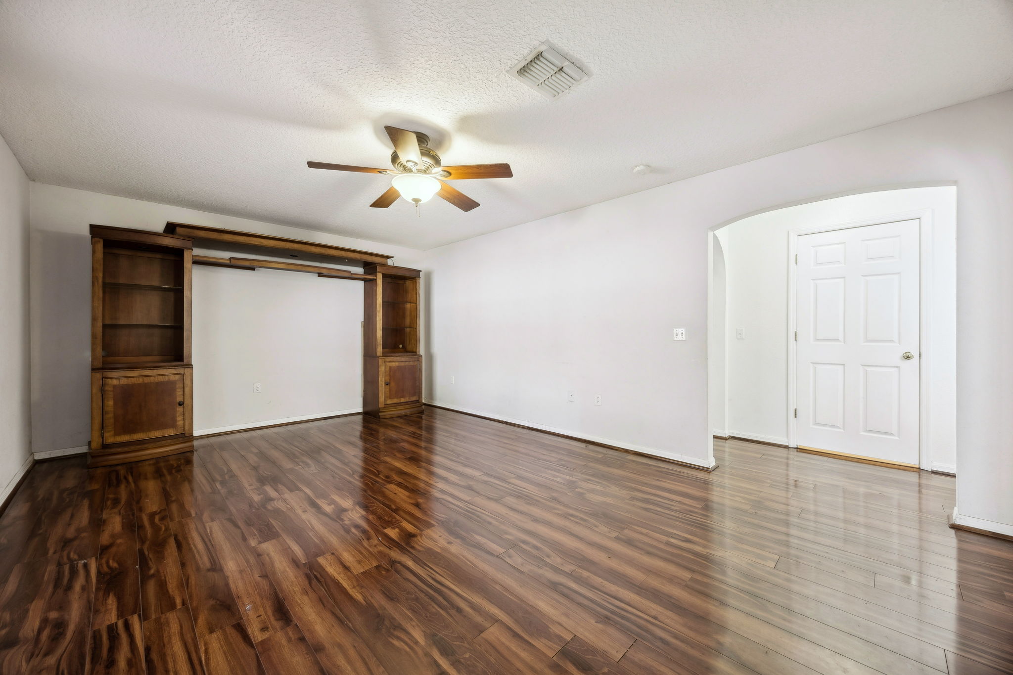 and easy access to kitchen and office/FLEX room.