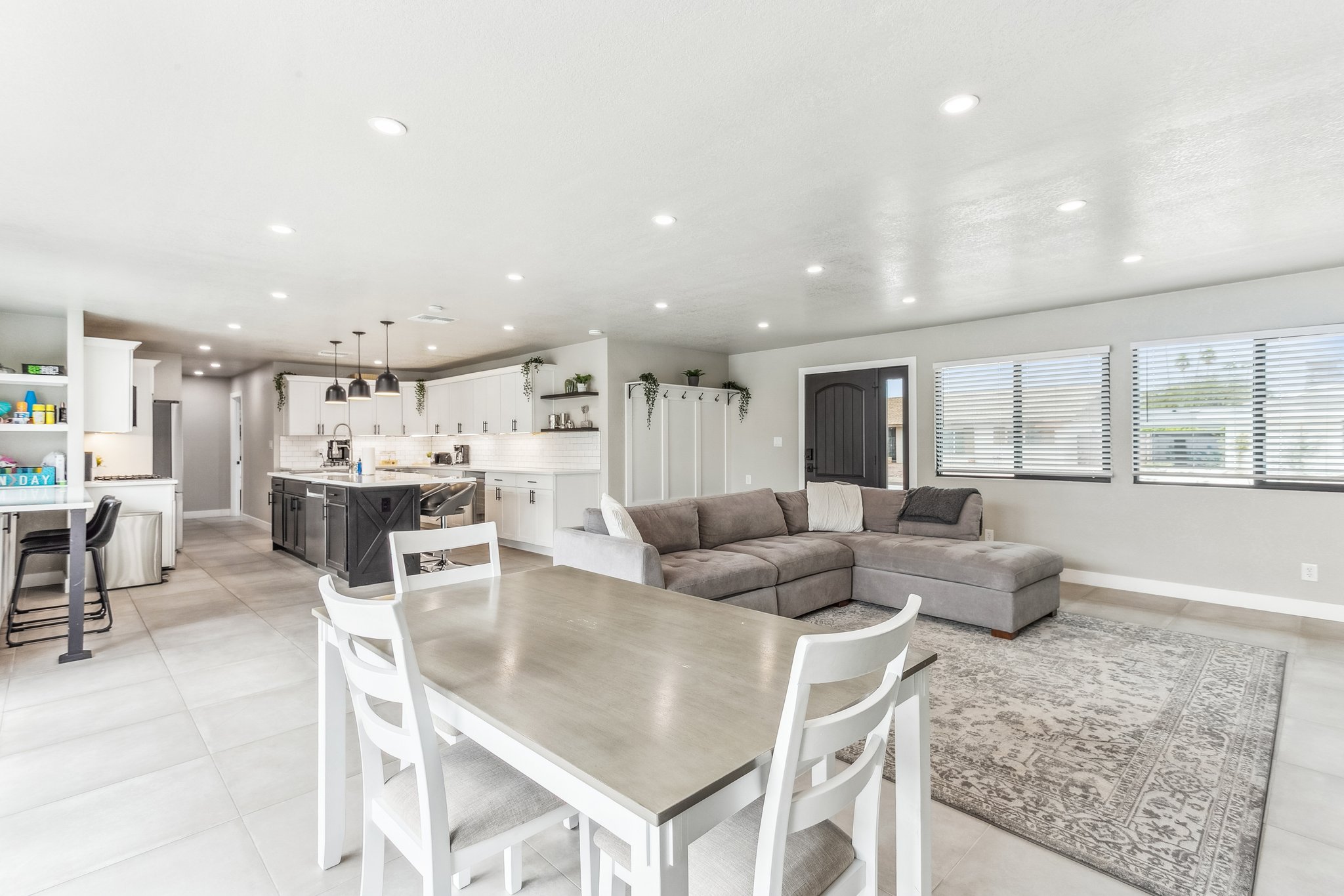 8725 E Osborn Rd - 006.jpg