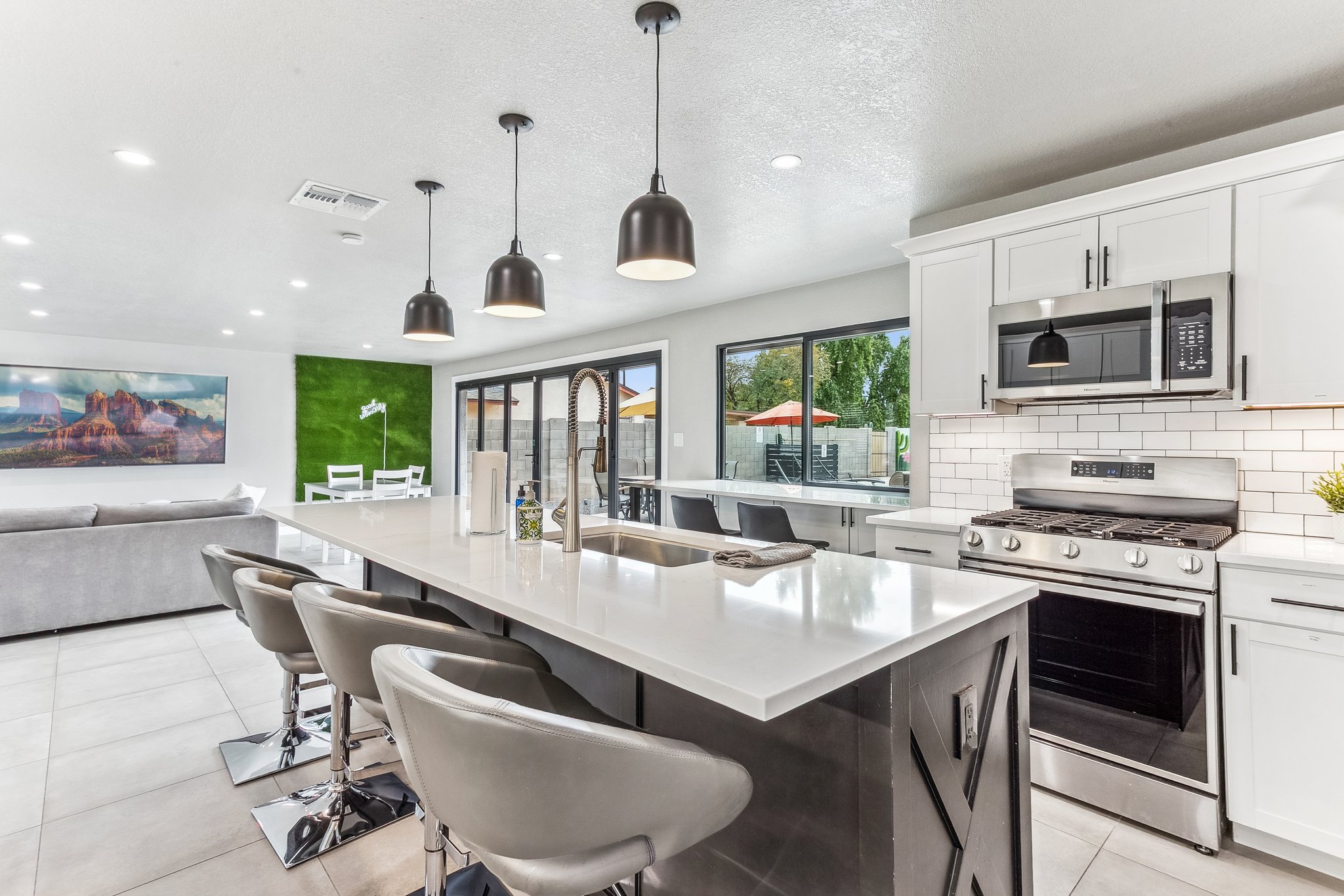 8725 E Osborn Rd - 011.jpg