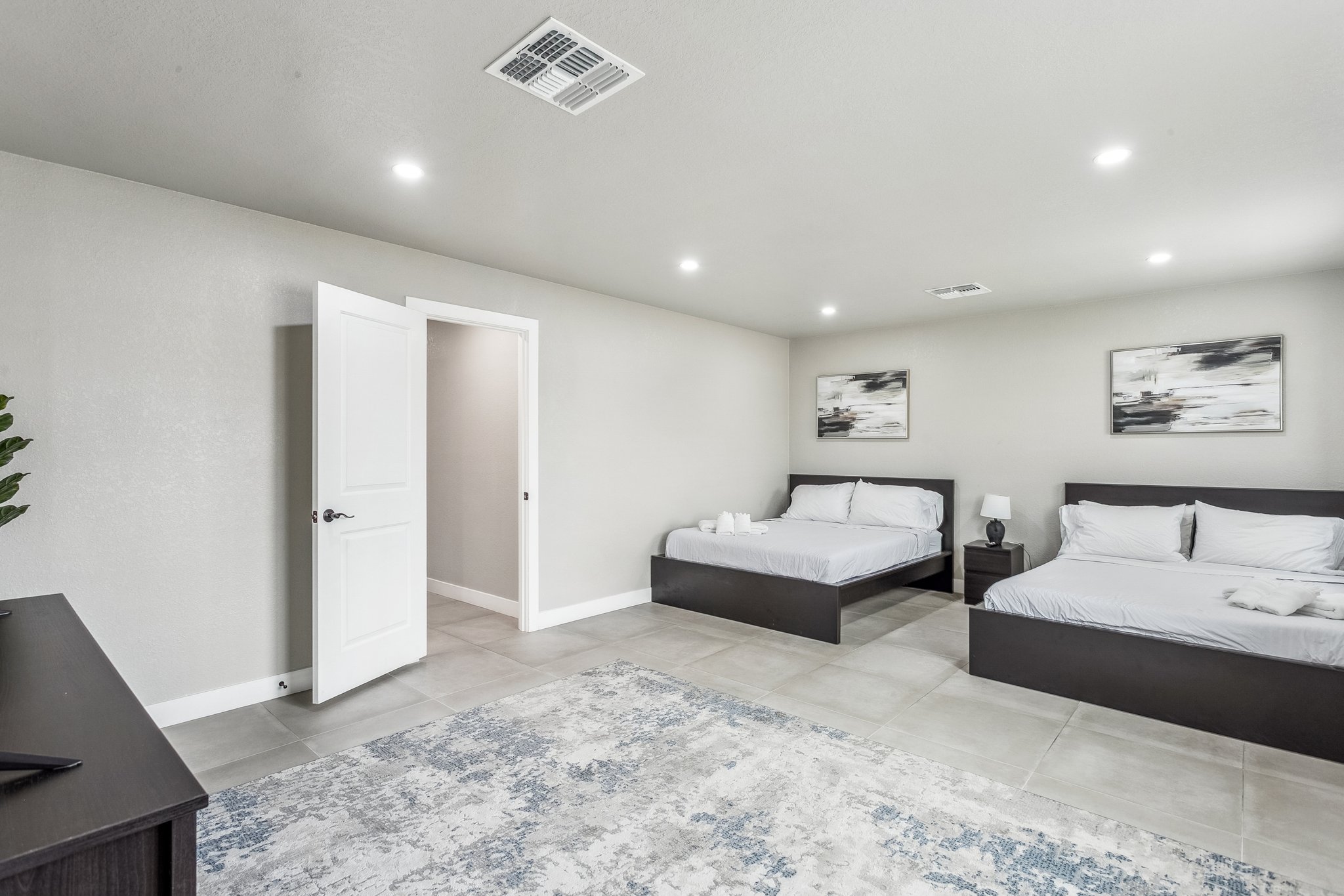 8725 E Osborn Rd - 015.jpg