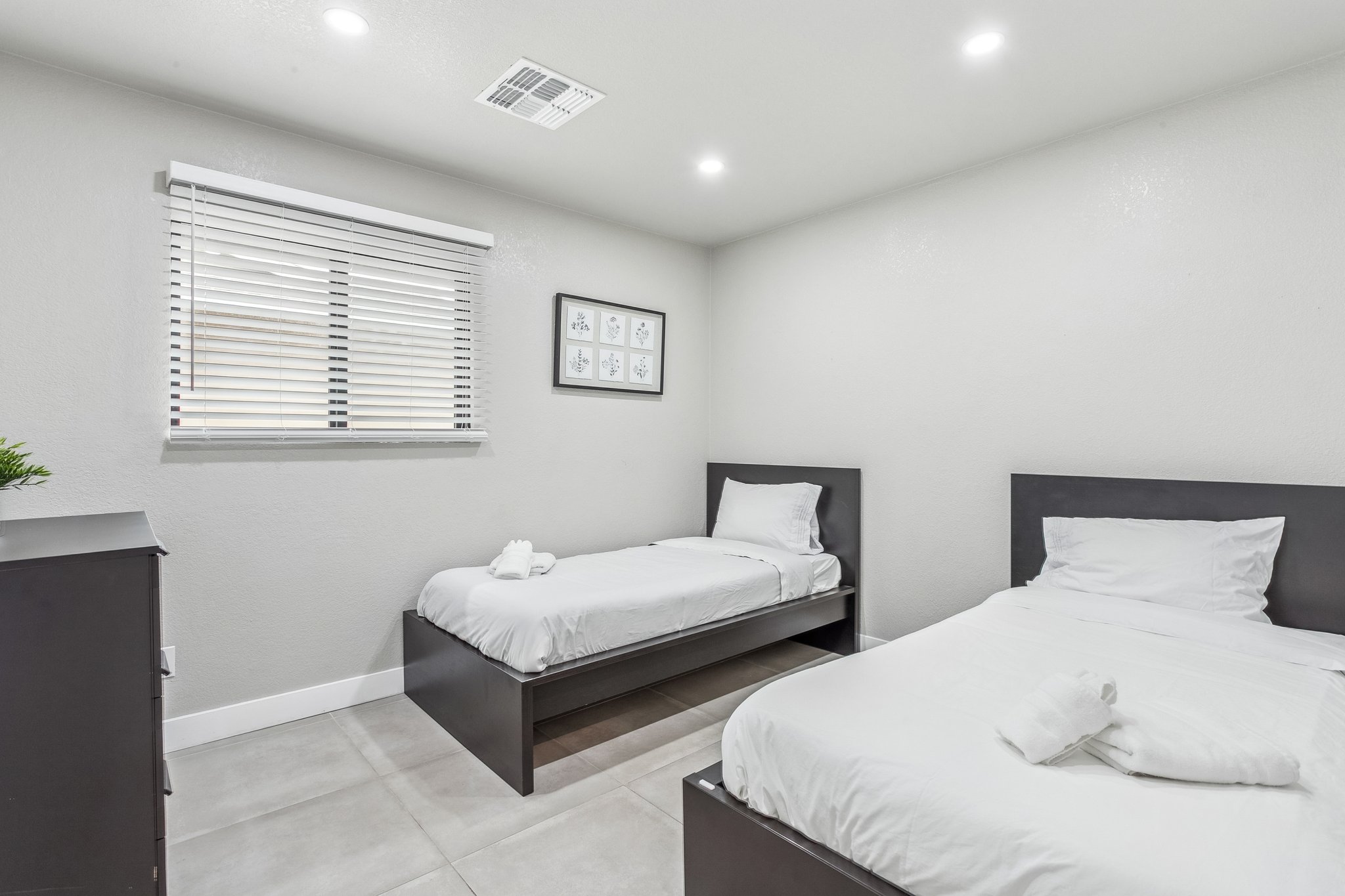 8725 E Osborn Rd - 017.jpg