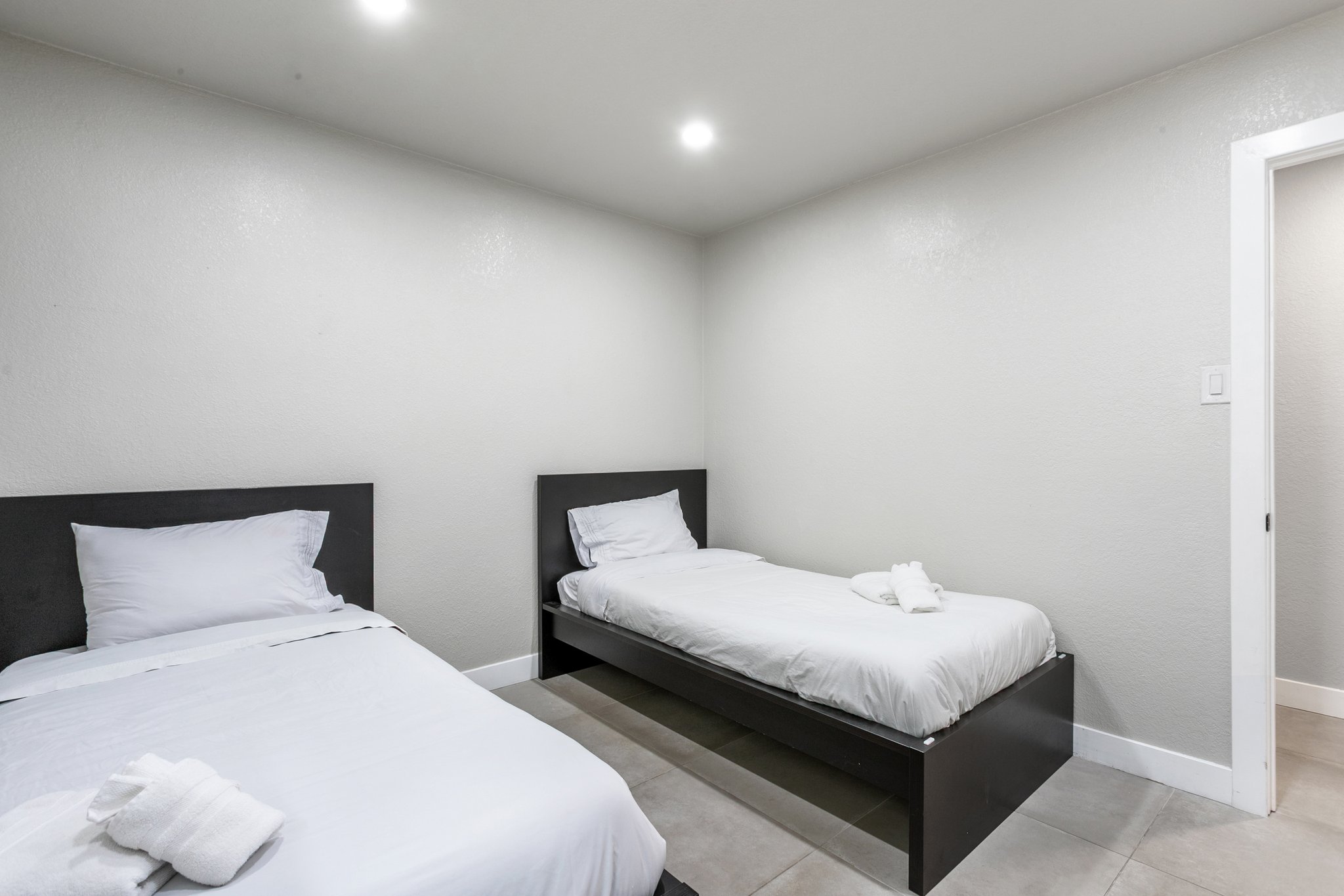 8725 E Osborn Rd - 018.jpg