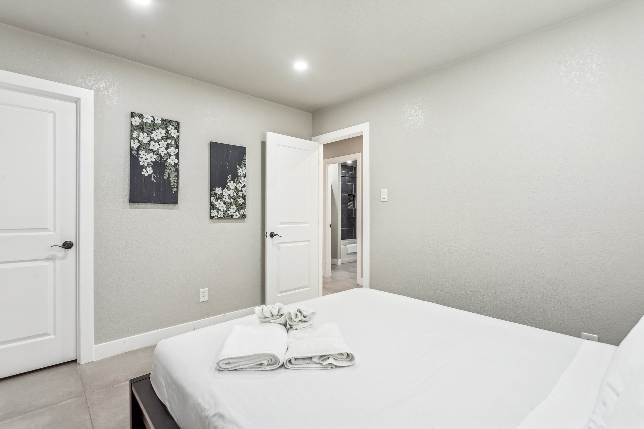 8725 E Osborn Rd - 022.jpg