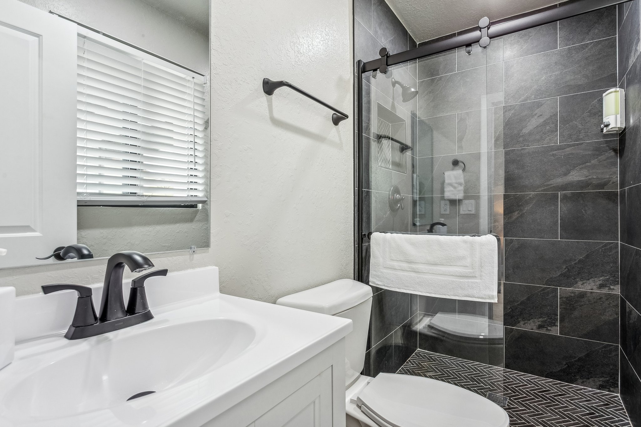 8725 E Osborn Rd - 024.jpg