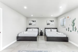 8725 E Osborn Rd - 013.jpg