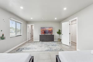 8725 E Osborn Rd - 014.jpg