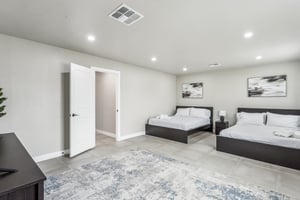 8725 E Osborn Rd - 015.jpg