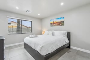 8725 E Osborn Rd - 020.jpg