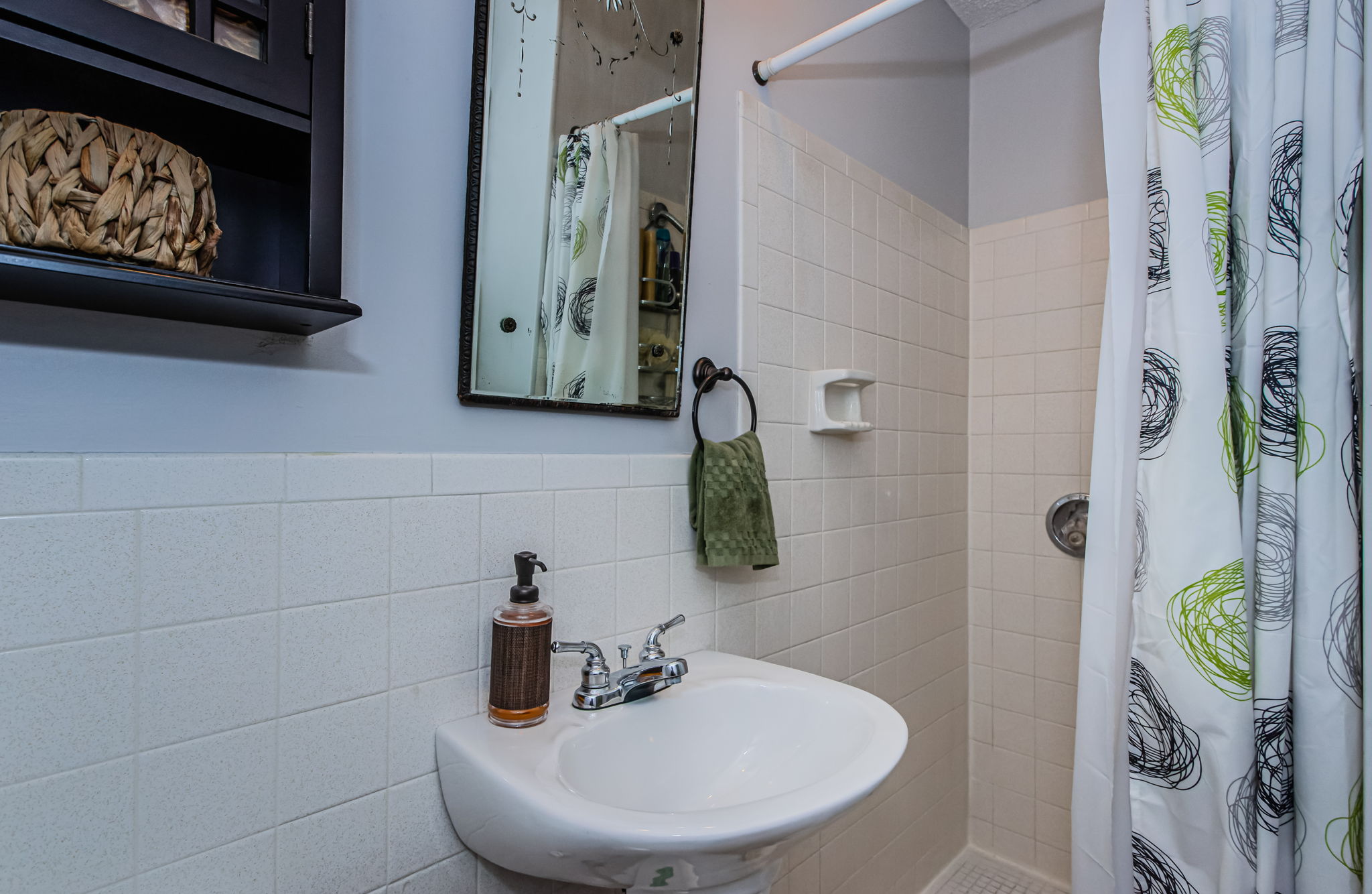 Bathroom 2B-2