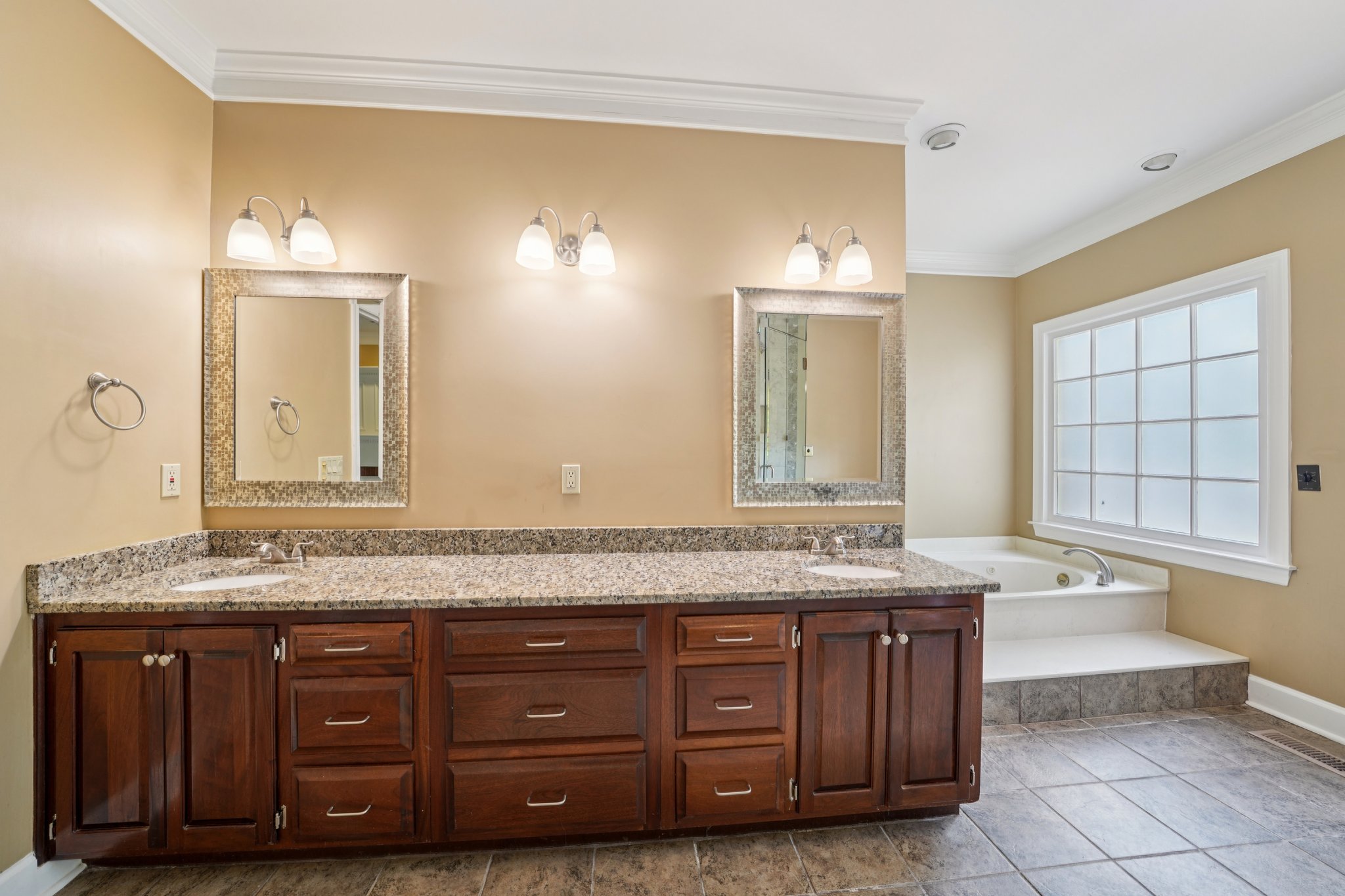 Tulip Poplar Dr-S1709-025.jpg