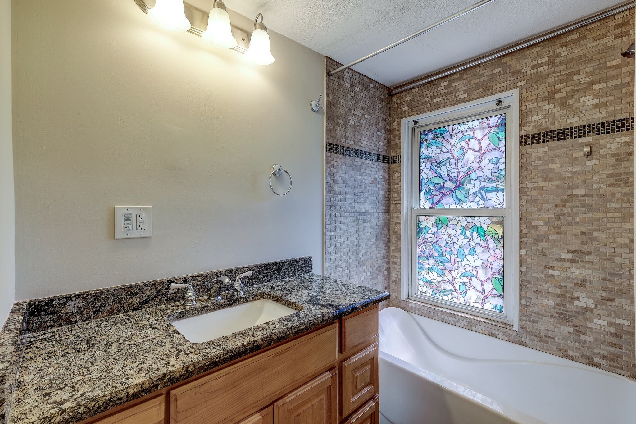 18 Upstairs bathroom