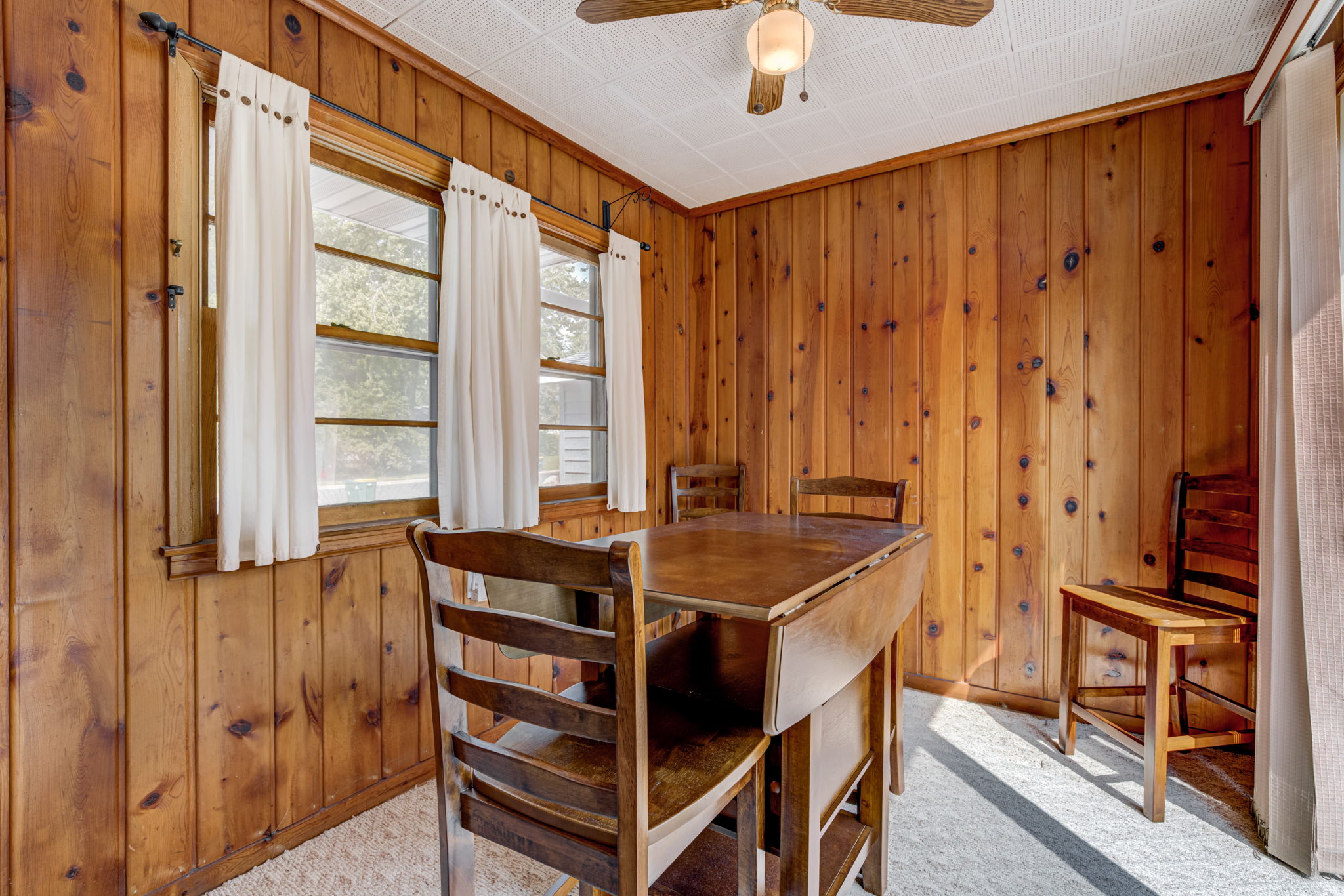 Kitchen/Eating Area