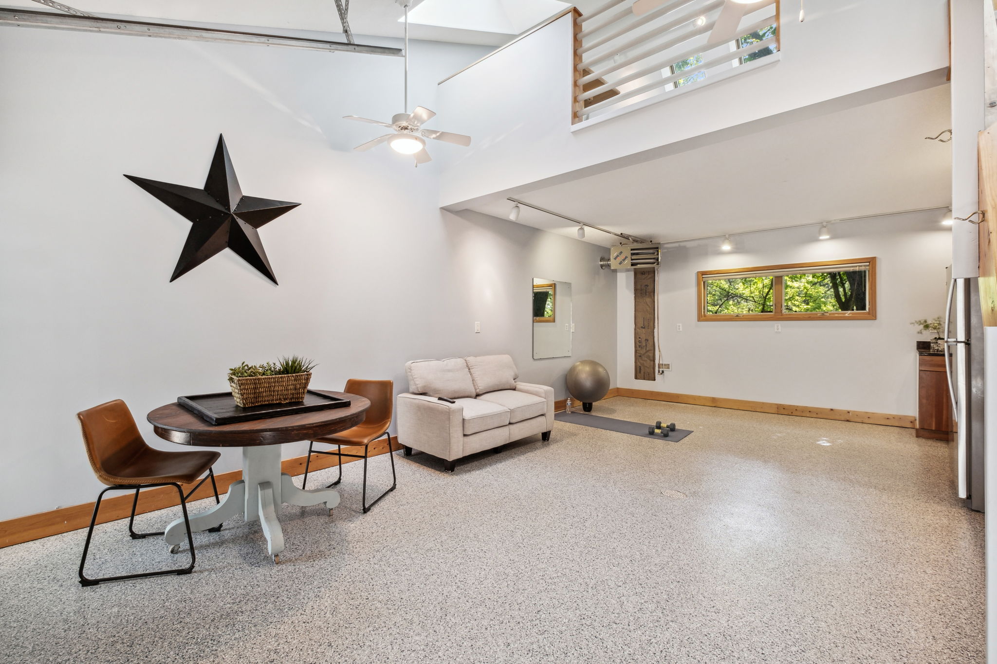 21_Interior