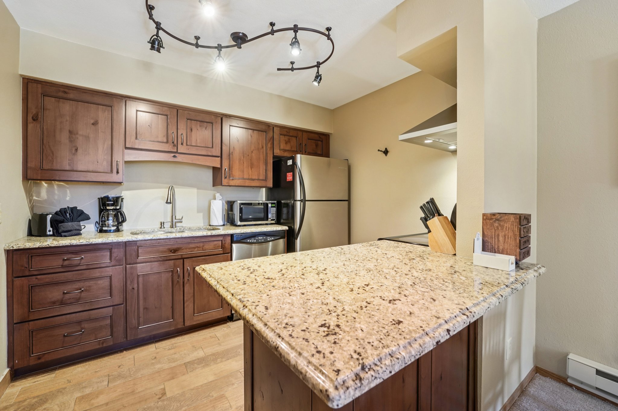 4 O'Clock Rd D1-S0910-011.jpg