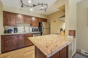 4 O'Clock Rd D1-S0910-011r.jpg