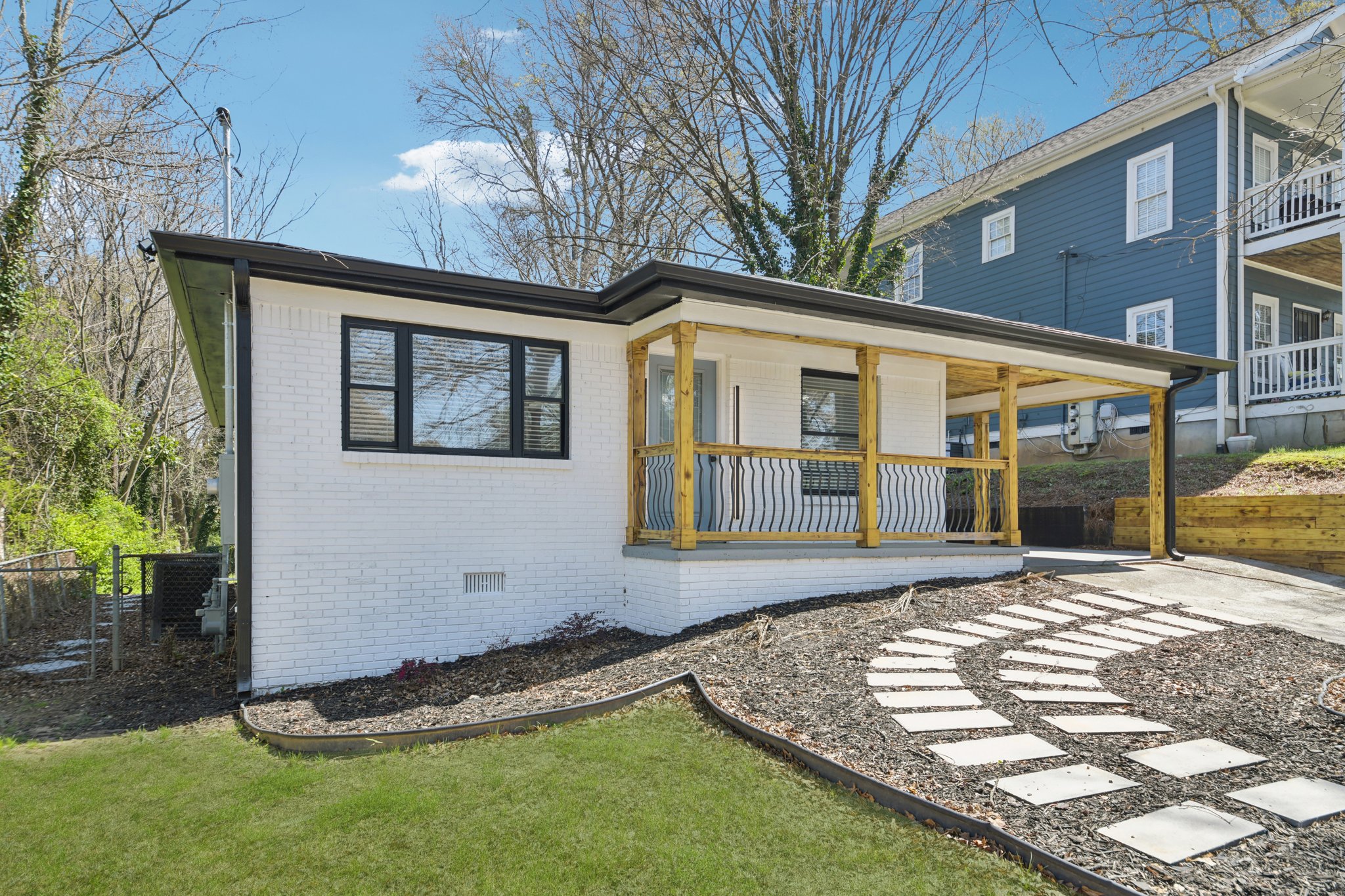 Hall St NW-L2003-003.jpg