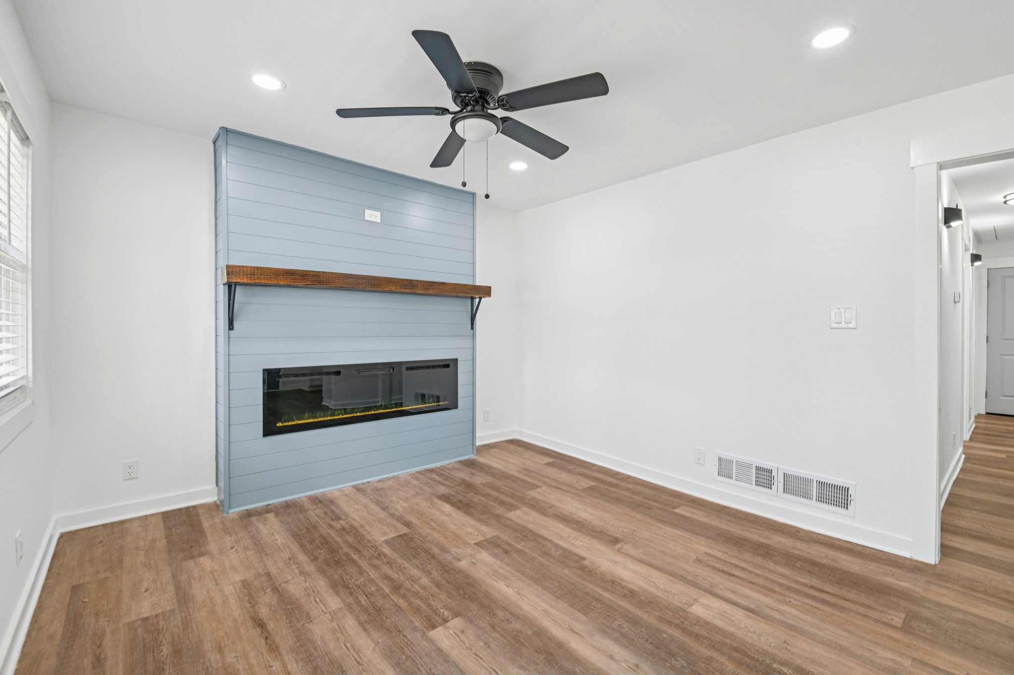 Hall St NW-L2003-005.jpg