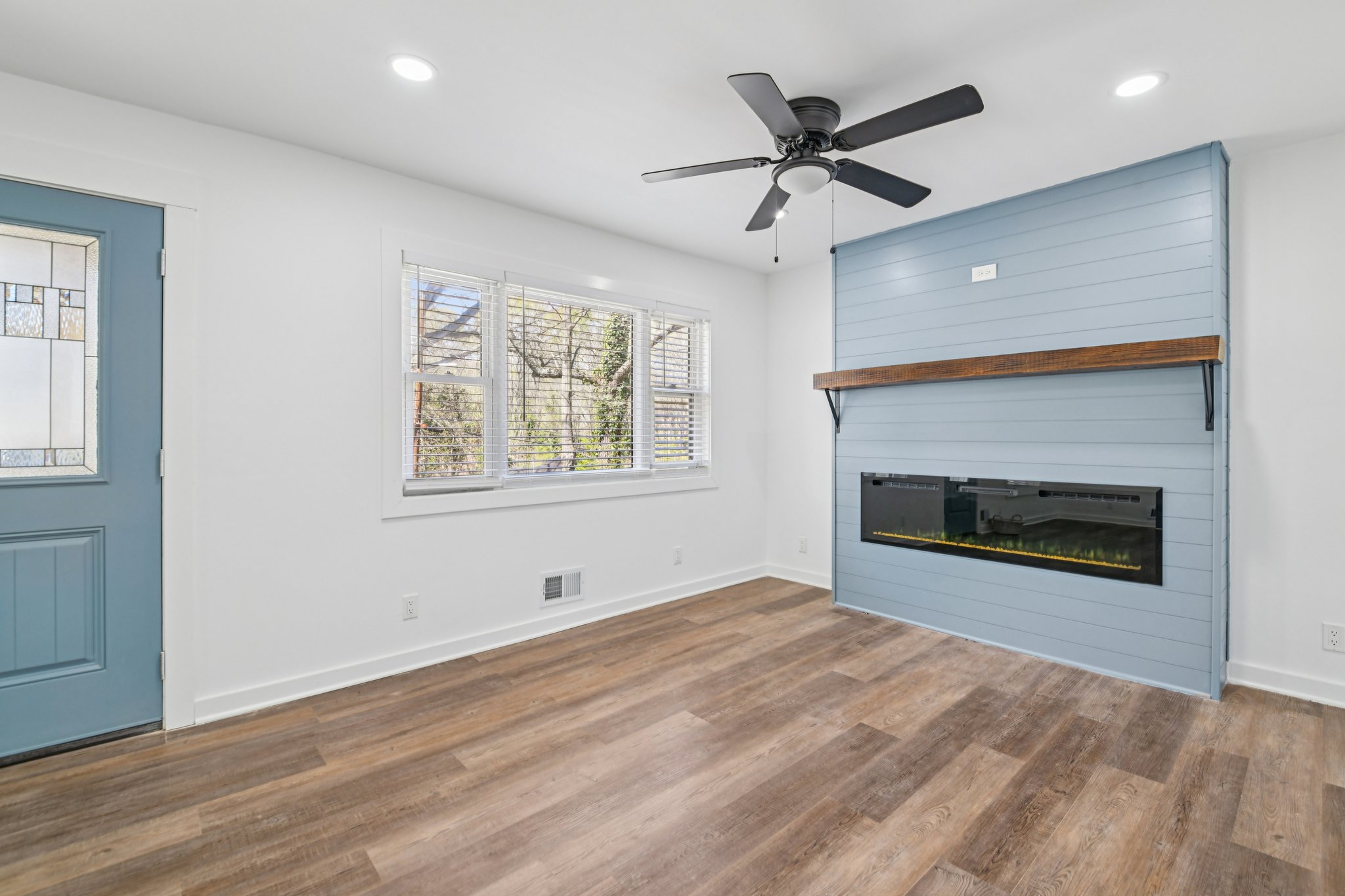 Hall St NW-L2003-007.jpg