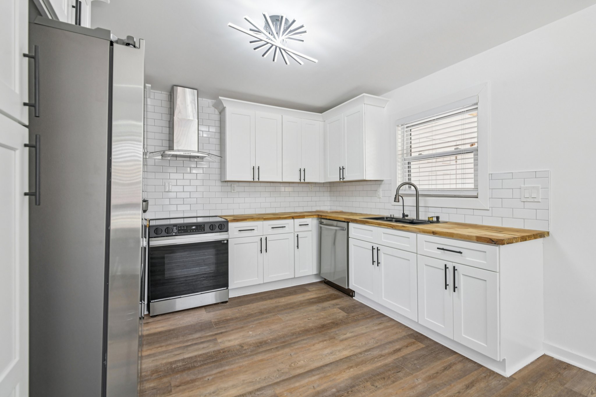 Hall St NW-L2003-014.jpg