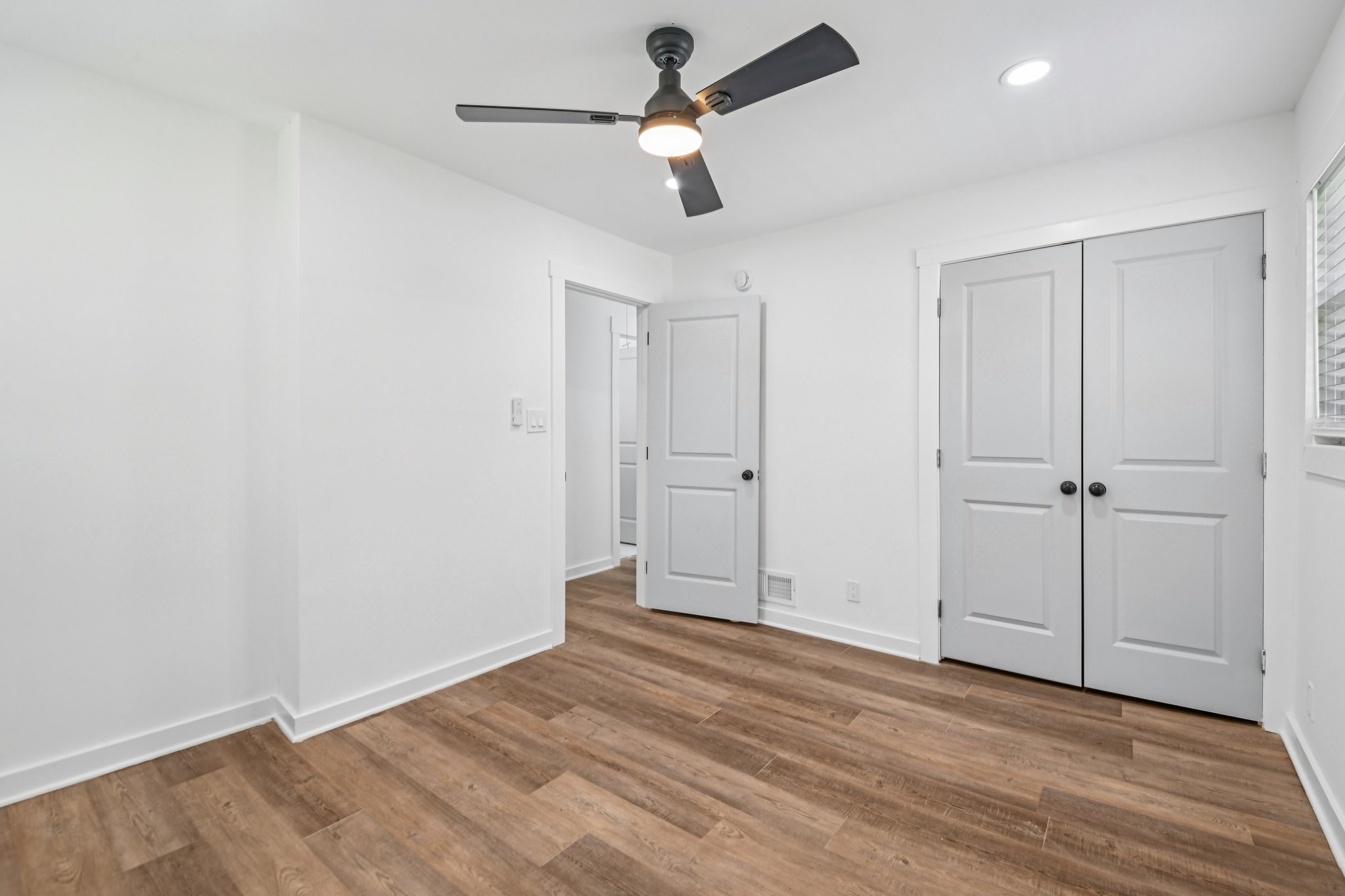 Hall St NW-L2003-023.jpg