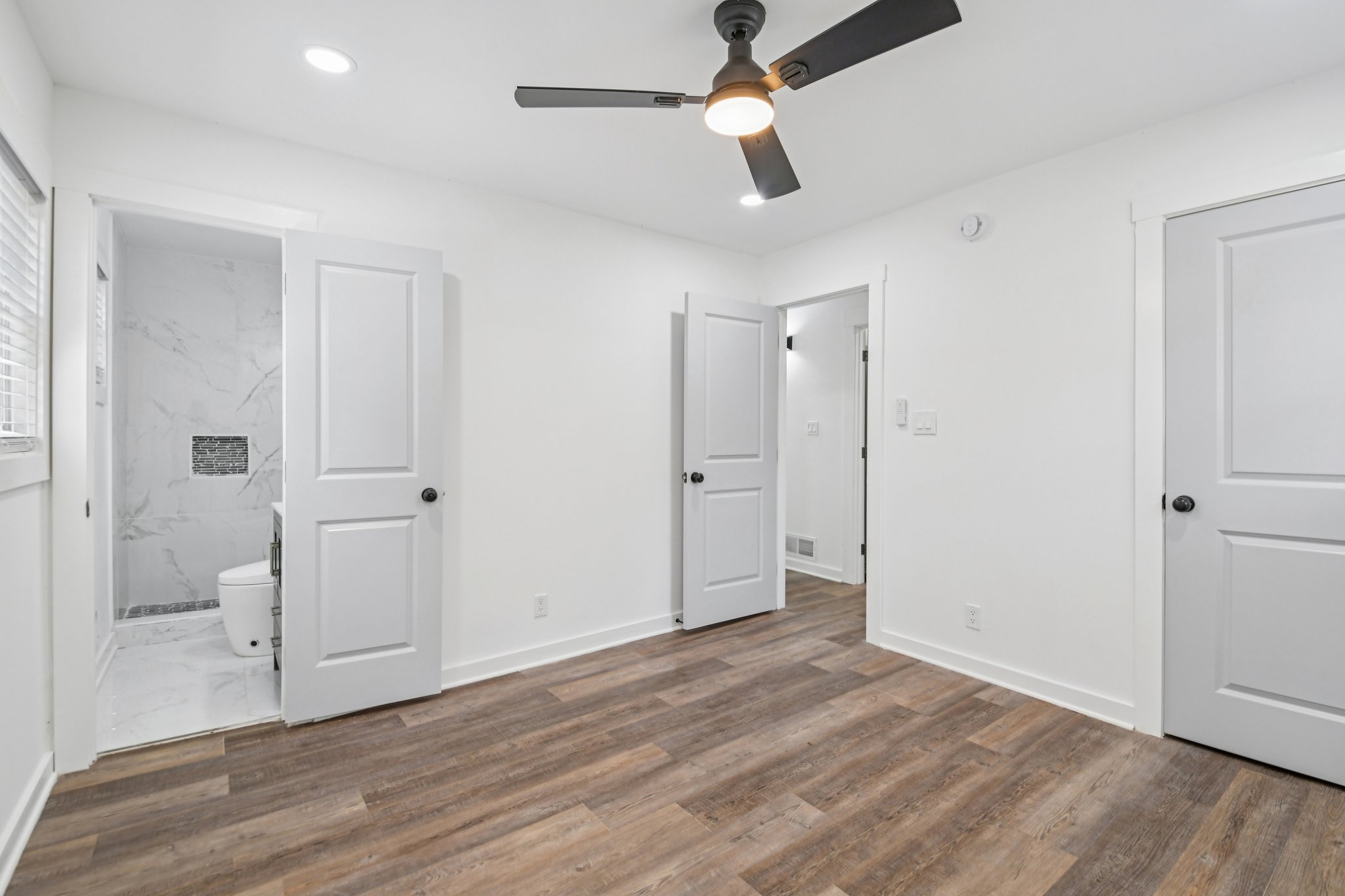 Hall St NW-L2003-025.jpg