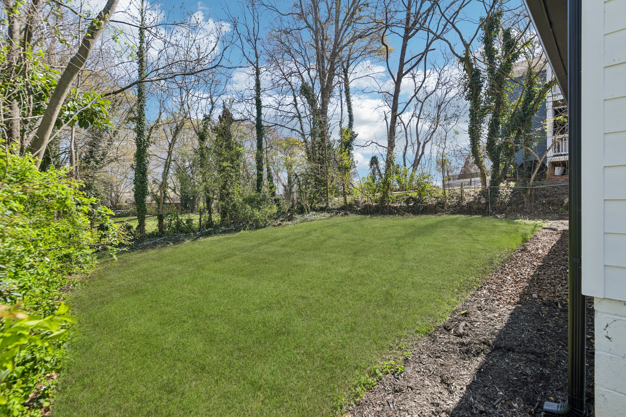 Hall St NW-L2003-028.jpg