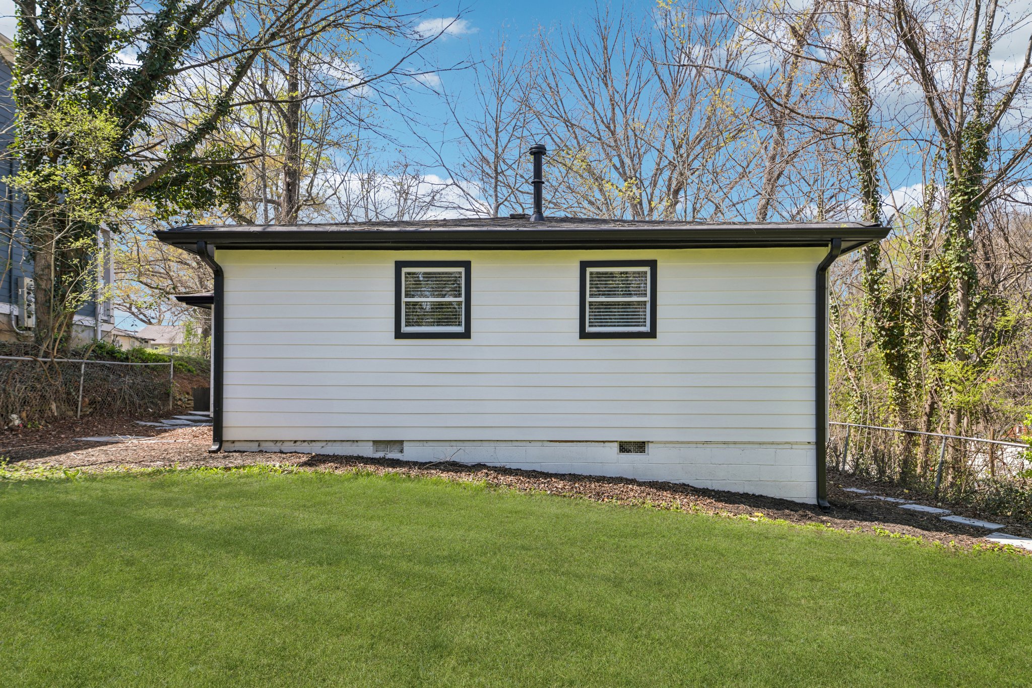 Hall St NW-L2003-030.jpg