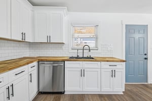 Hall St NW-L2003-018.jpg