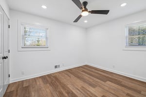 Hall St NW-L2003-022.jpg