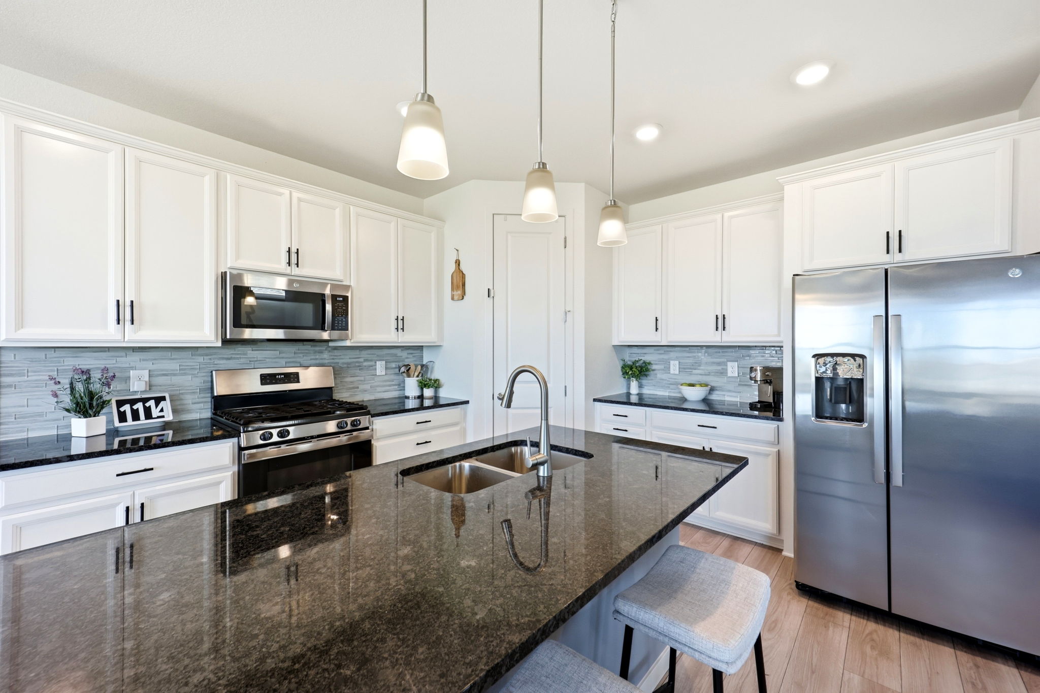 Kitchen - Large Island