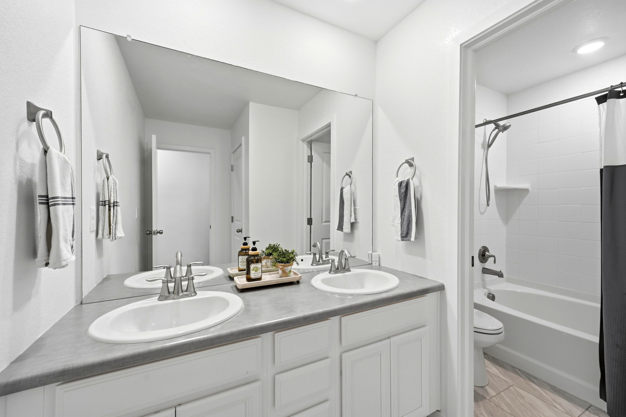 Full Bathroom - Upper Level