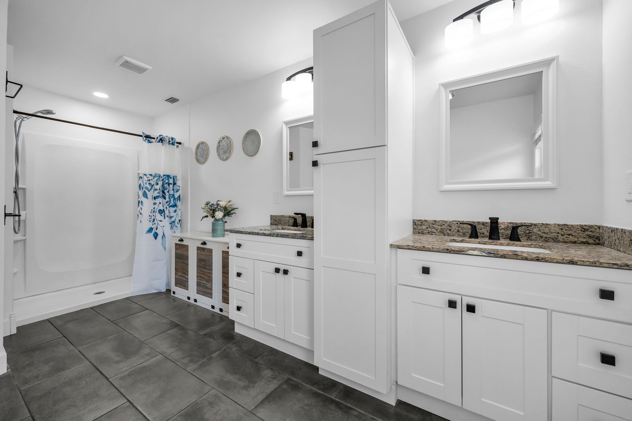 Master Bathroom1b