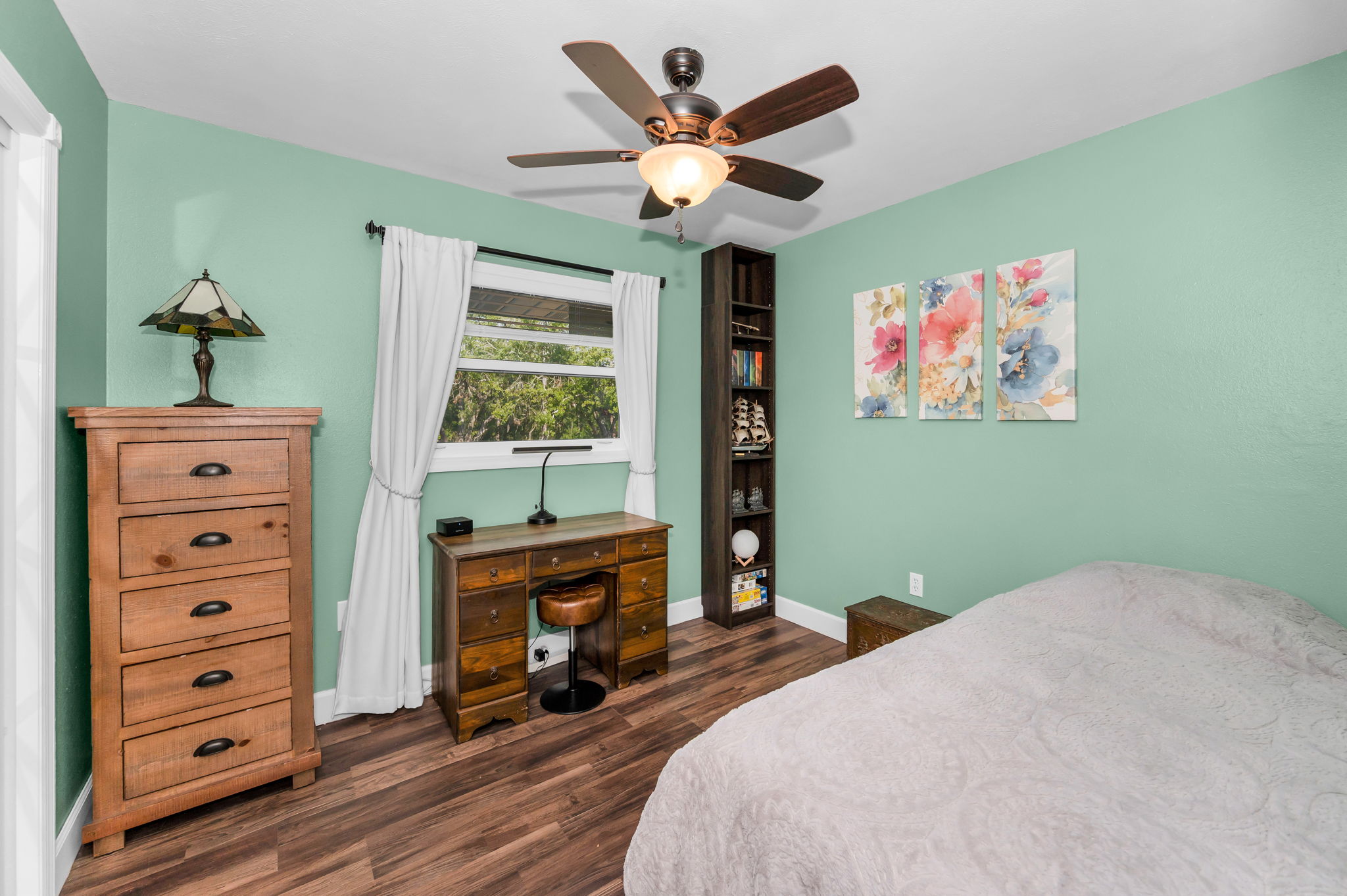 Upper Level Bedroom1a