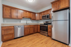 Kitchen w. Updated Cabinets
