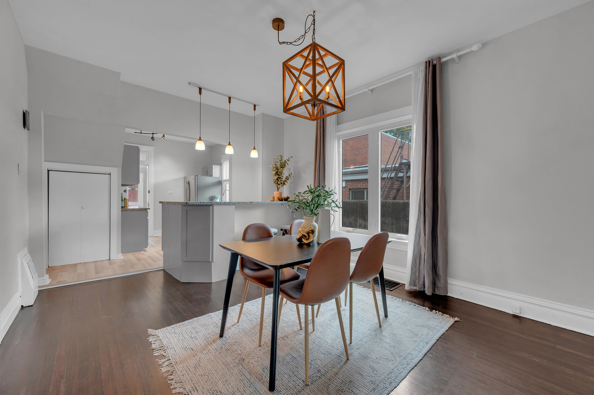 Kitchen & Dining Area