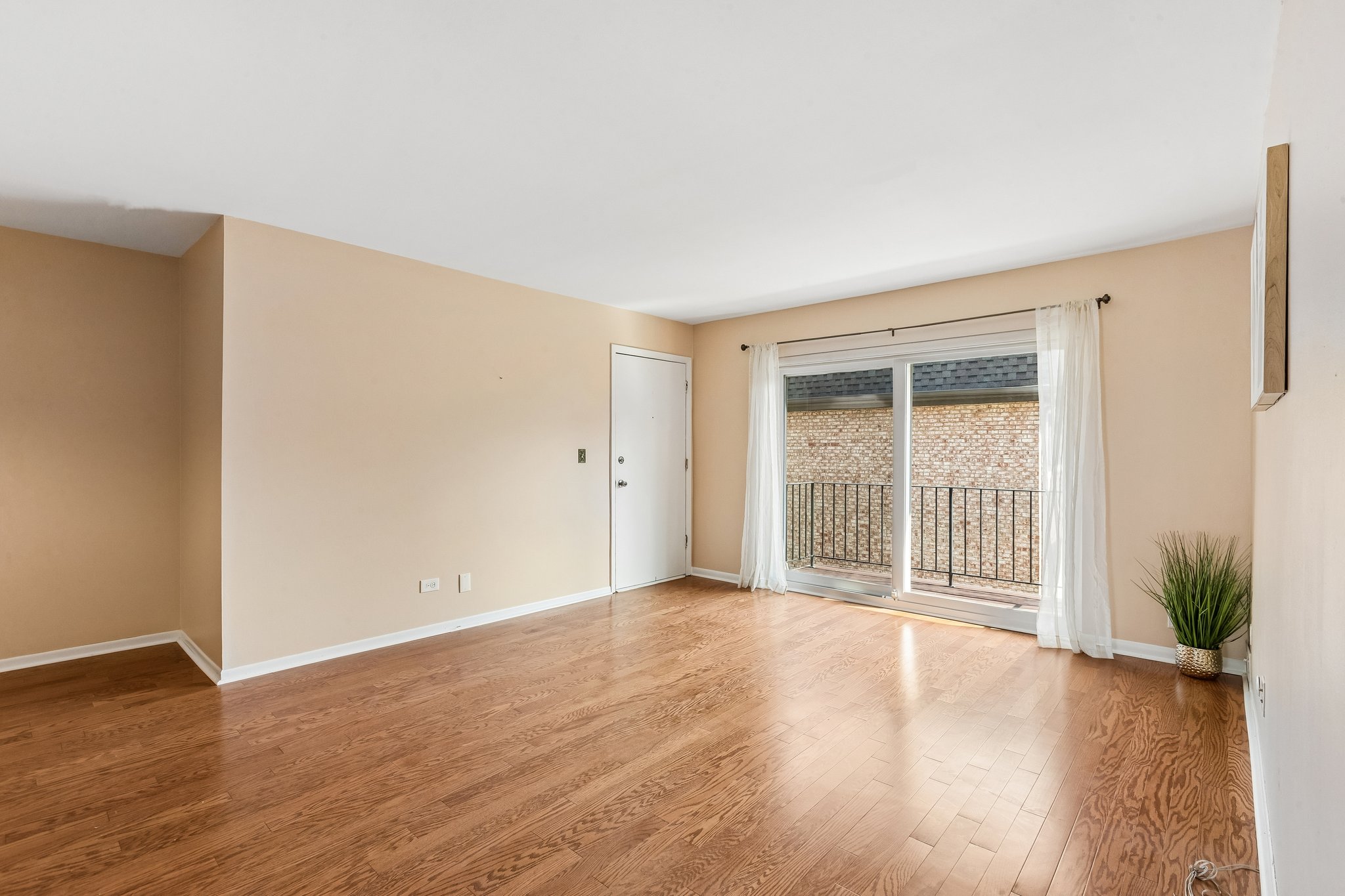 S Plum Grove Rd 208-S0408-004.jpg
