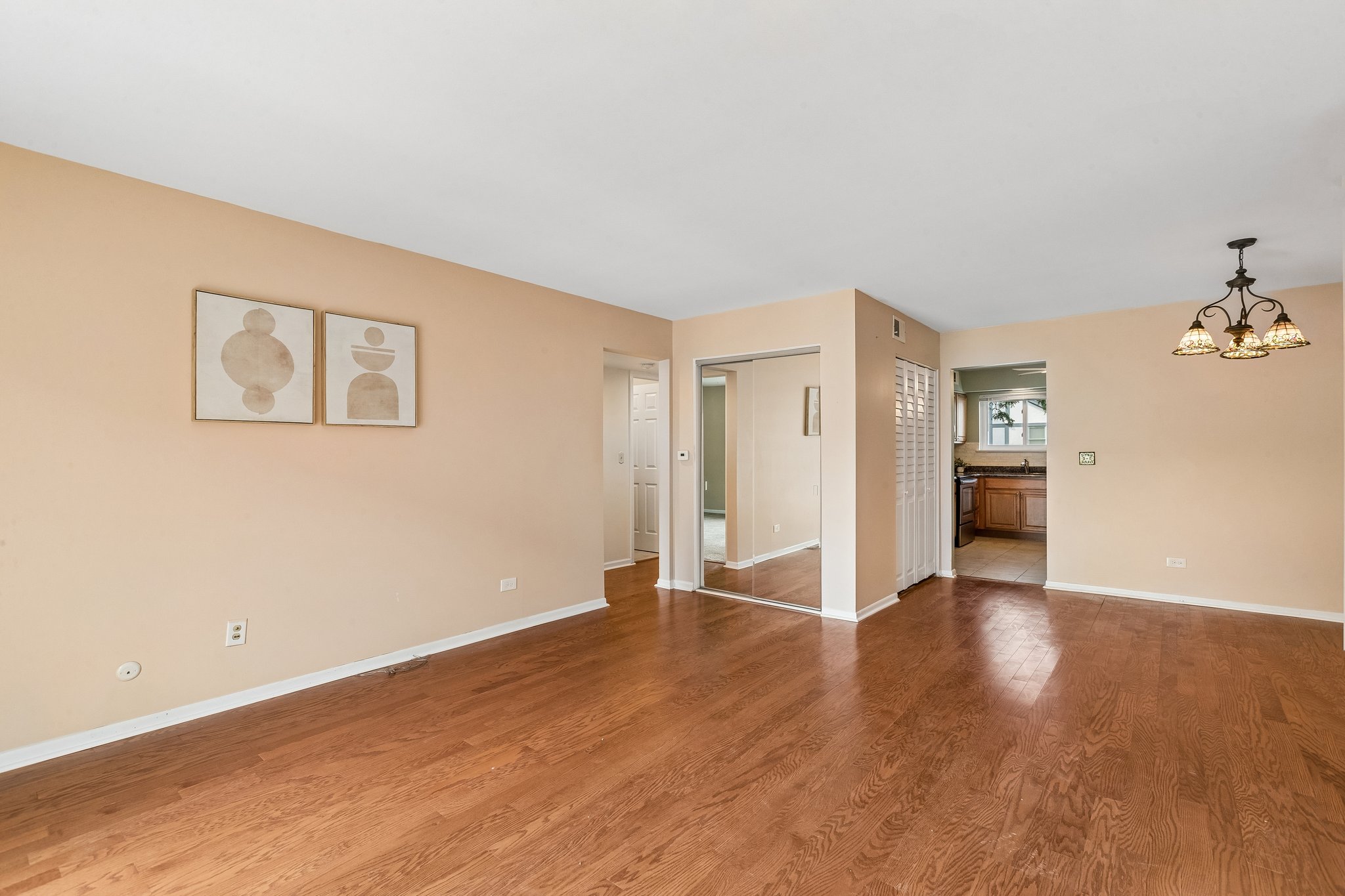S Plum Grove Rd 208-S0408-007.jpg