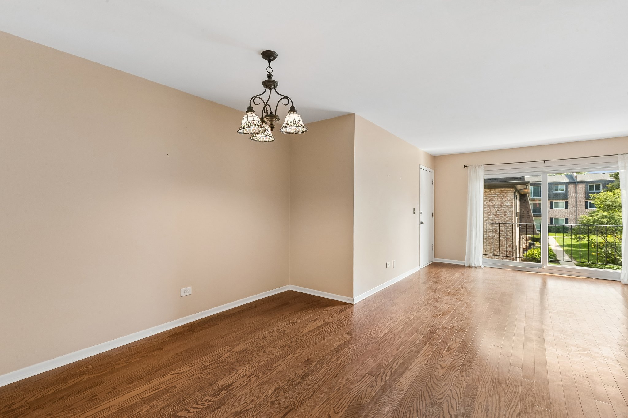 S Plum Grove Rd 208-S0408-010.jpg