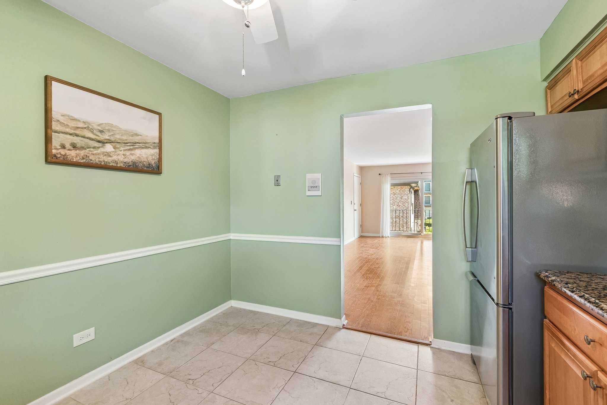 S Plum Grove Rd 208-S0408-012.jpg