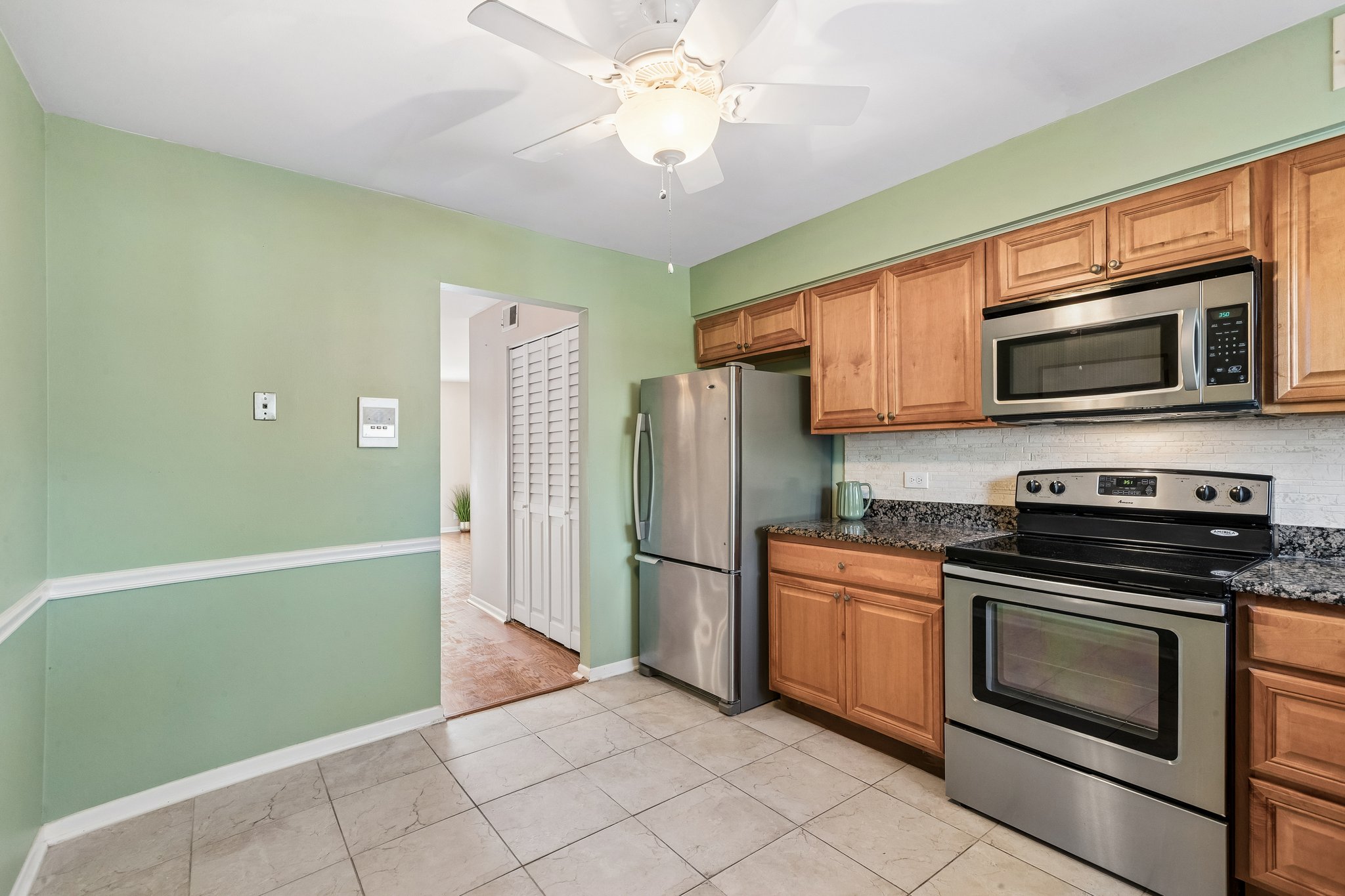 S Plum Grove Rd 208-S0408-014.jpg