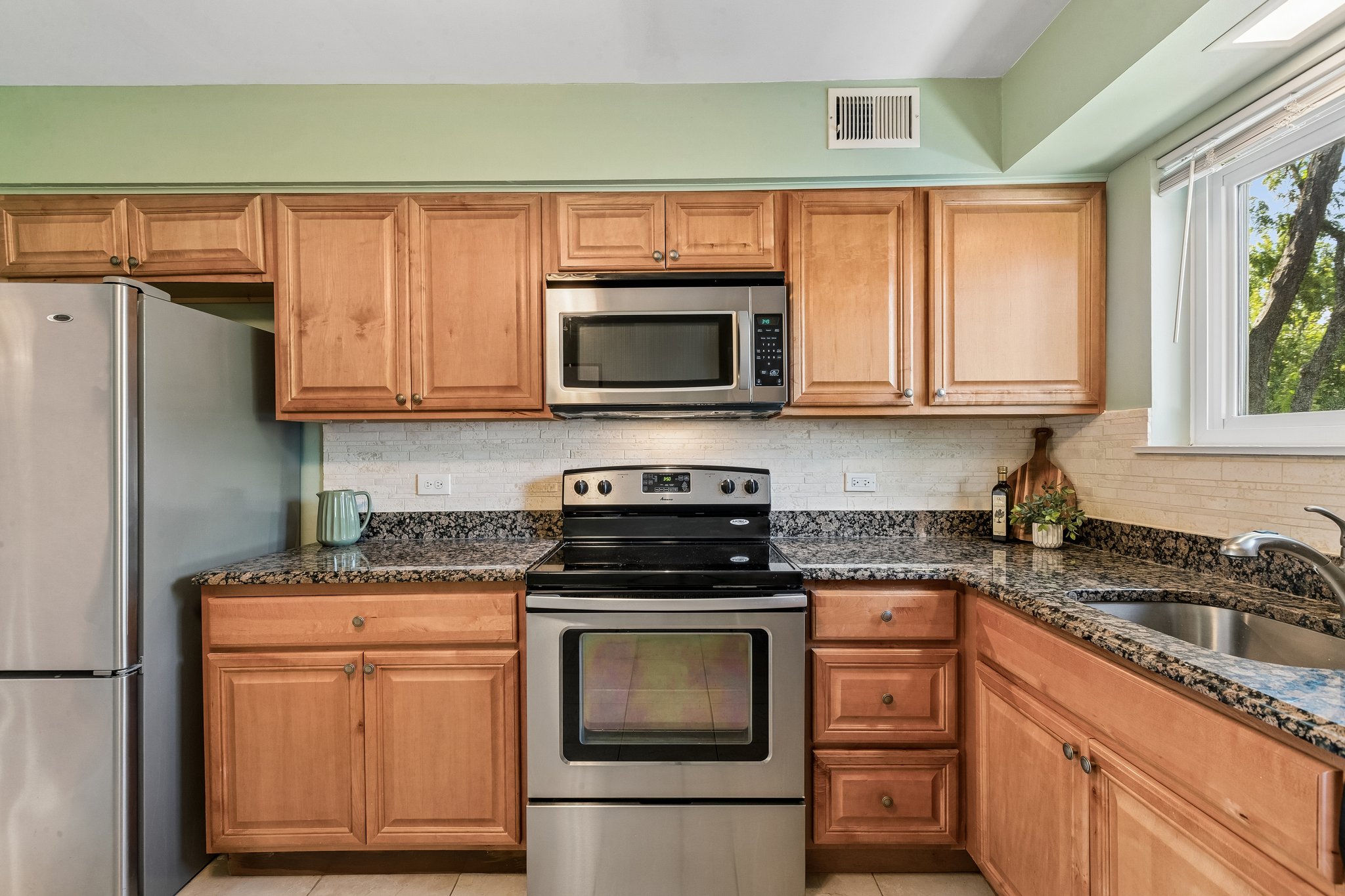 S Plum Grove Rd 208-S0408-016.jpg