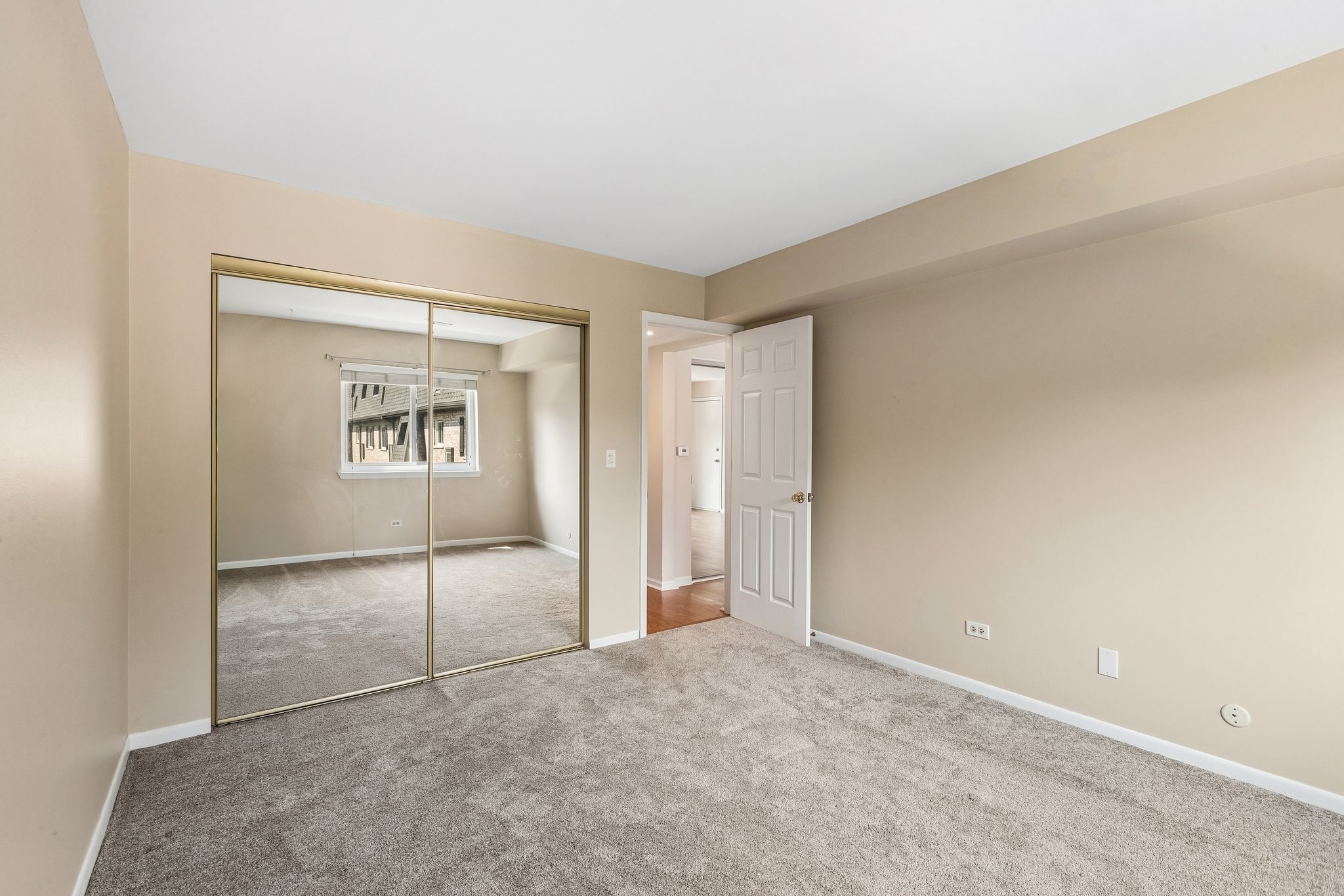 S Plum Grove Rd 208-S0408-019.jpg