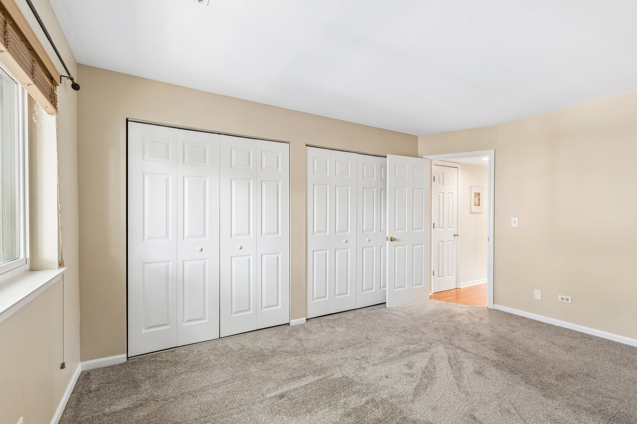 S Plum Grove Rd 208-S0408-023.jpg
