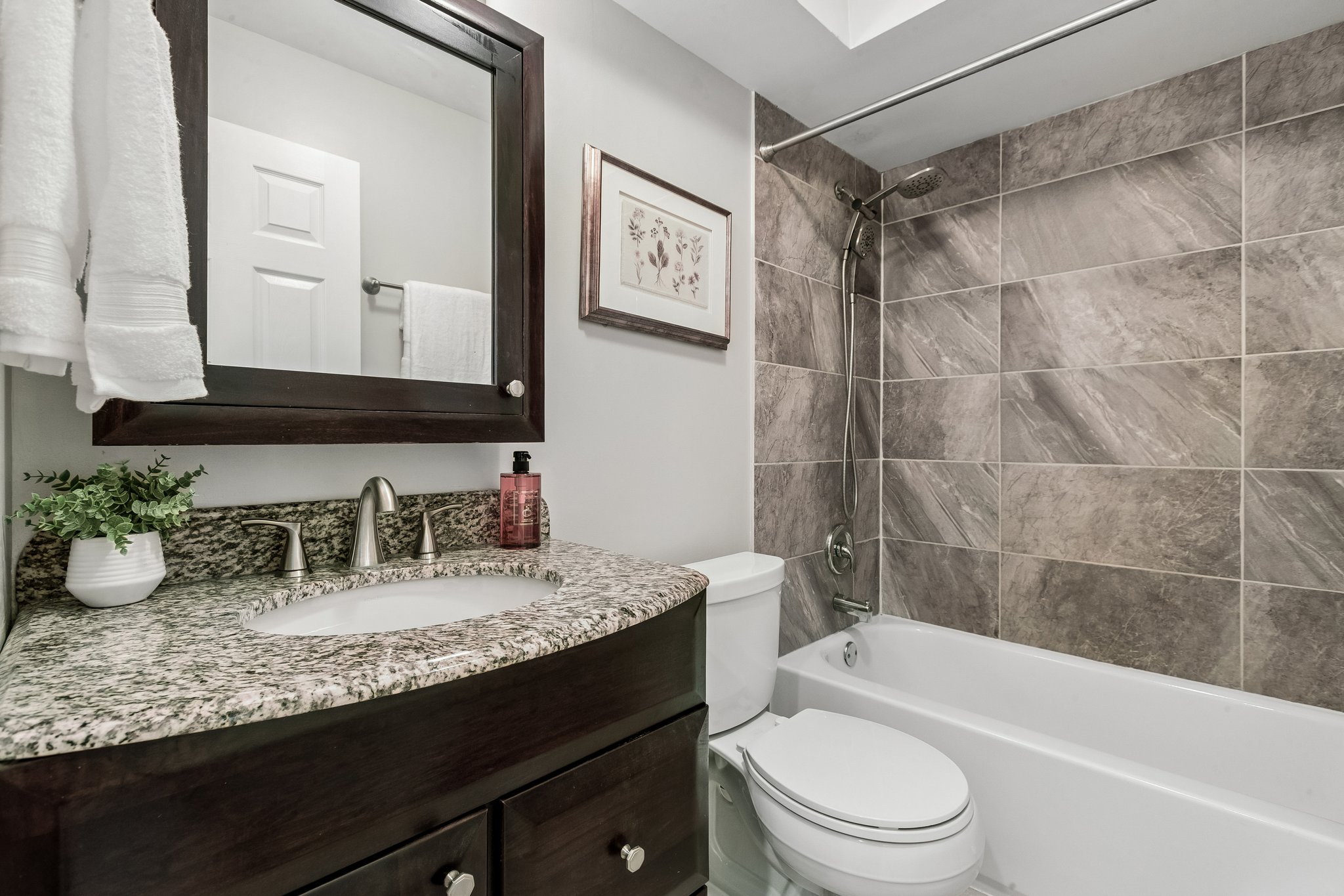 S Plum Grove Rd 208-S0408-024.jpg